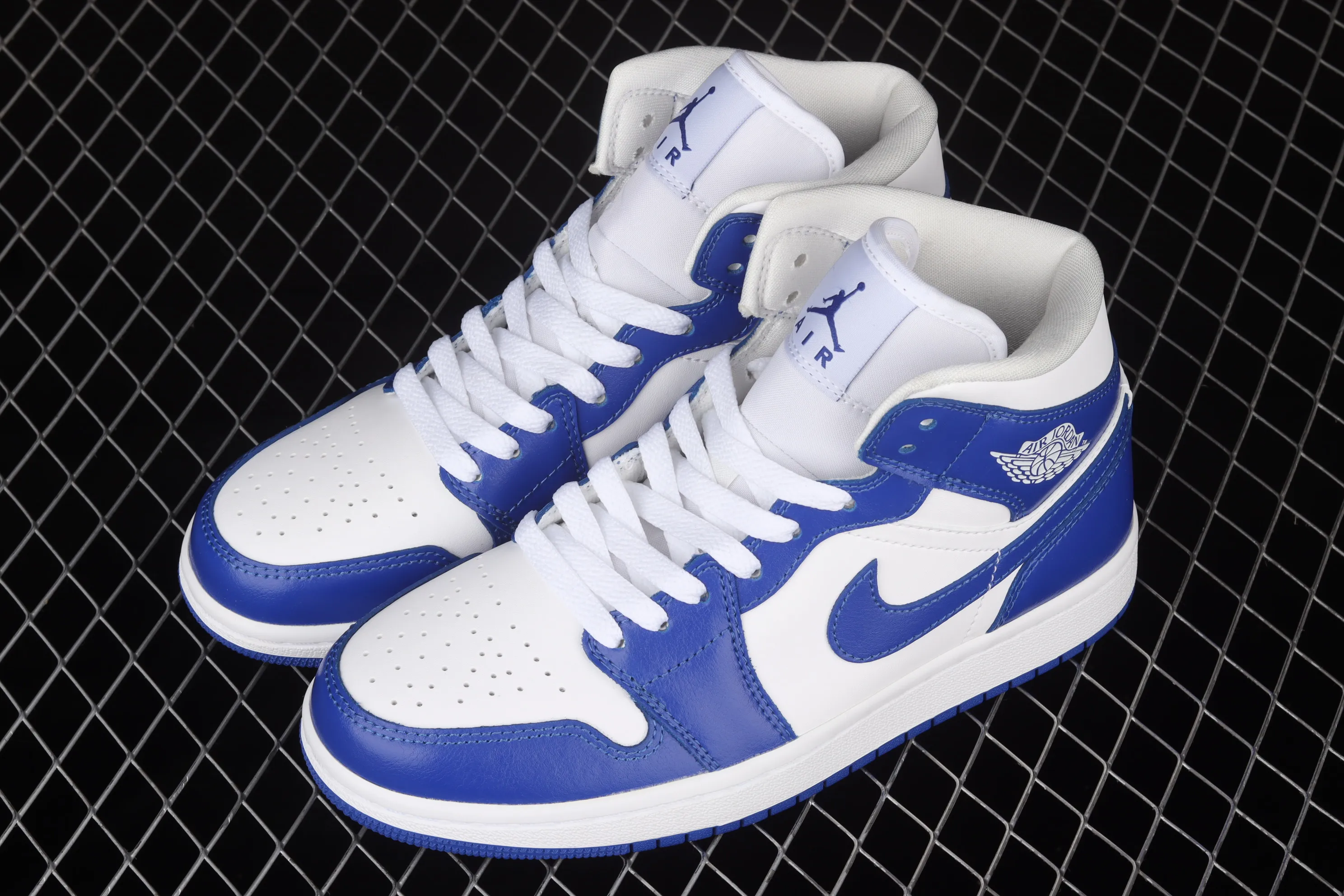 All categories Air Jordan Jordan series basketball shoes Air Jordan 1 Mid G version pure original Air Jordan 1 Mid AJ1 Joe 1 KFC blue China basketball shoes BQ6472-104